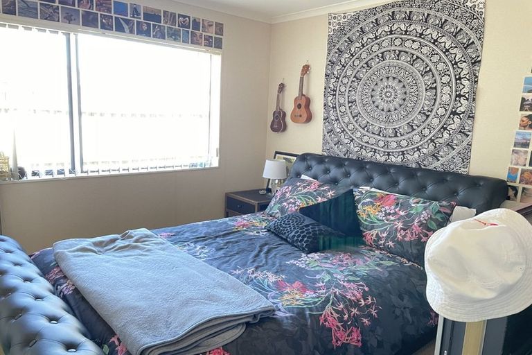 Photo of property in 20 Lilybank Crescent, East Tamaki, Auckland, 2013