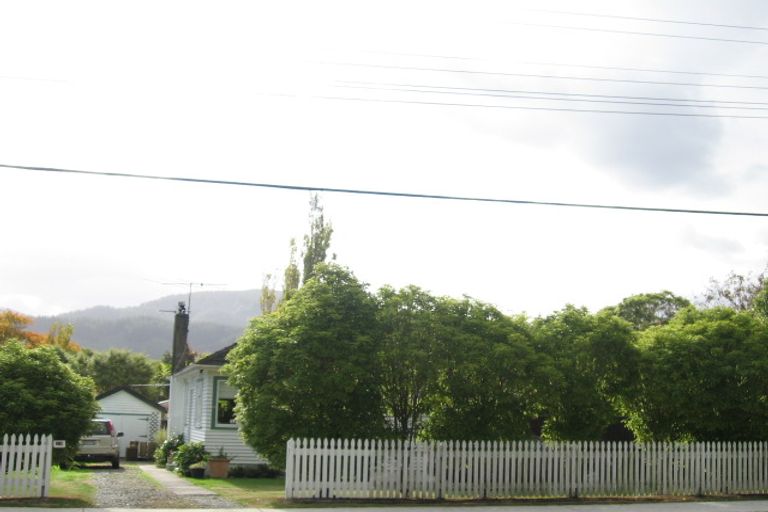 Photo of property in 39 Heretaunga Square, Silverstream, Upper Hutt, 5019