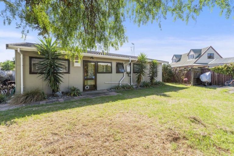 Photo of property in 24 Norfolk Crescent, Otaki Beach, Otaki, 5512