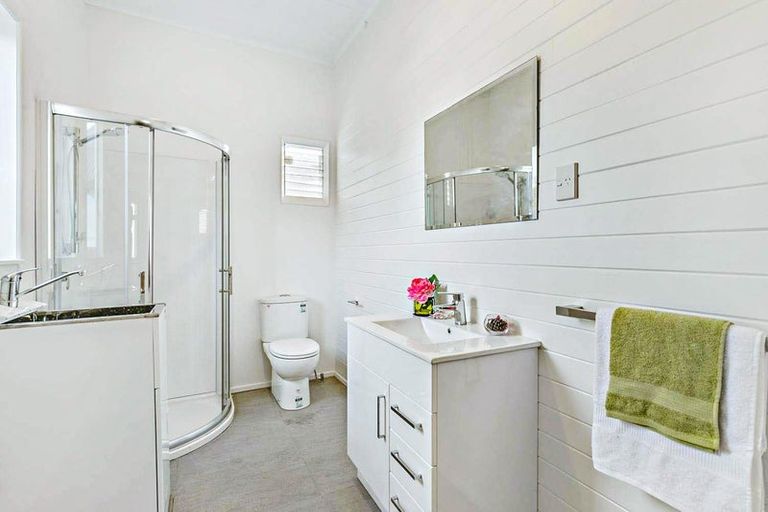 Photo of property in 118a Hutchinson Avenue, New Lynn, Auckland, 0600