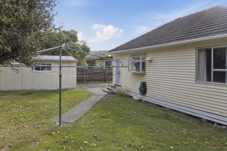 Photo of property in 34 Peel Place, Wainuiomata, Lower Hutt, 5014