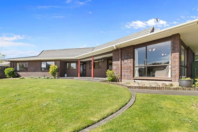 Photo of property in 12 Tamati Place, Merrilands, New Plymouth, 4312