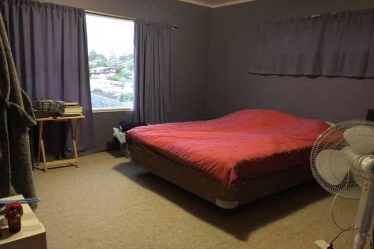 Photo of property in 1 Sovereign Place, Glenfield, Auckland, 0629