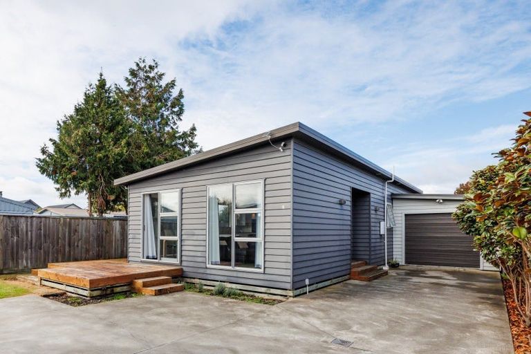 Photo of property in 56 Exeter Crescent, Takaro, Palmerston North, 4412