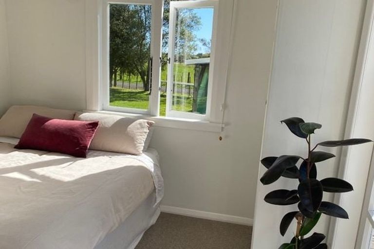 Photo of property in 435 Tararua Road, Levin, 5571