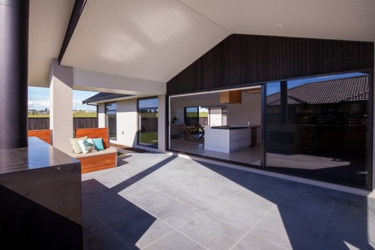 Photo of property in 15 Gleneagles Way, Waiwhakaiho, New Plymouth, 4312