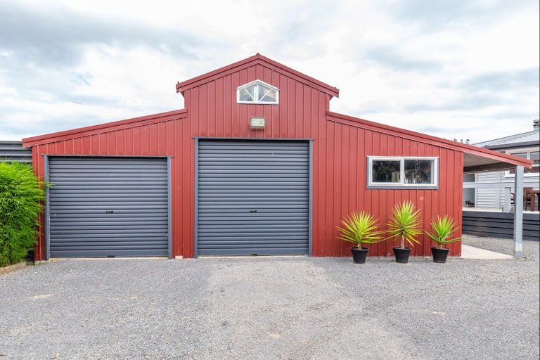 Photo of property in 11 Papaitonga Lake Road, Ohau, Levin, 5570