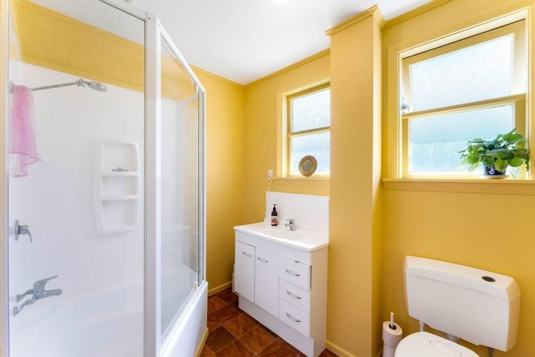 Photo of property in 18 Boyd Grove, Naenae, Lower Hutt, 5011