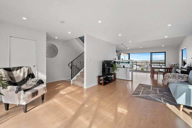 Photo of property in 54 Ascension Crescent, Orewa, 0931