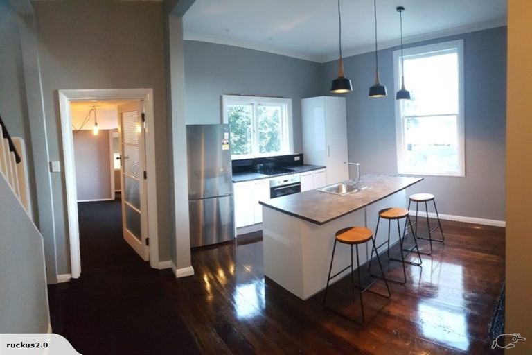 Photo of property in 6 Newman Terrace, Thorndon, Wellington, 6011