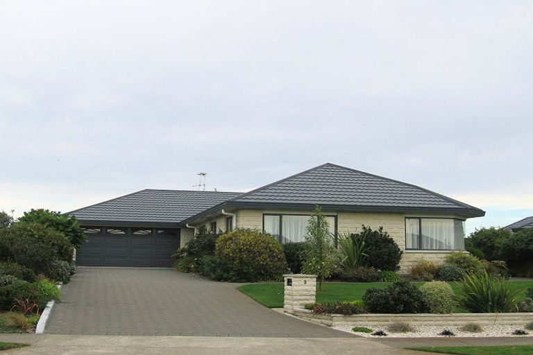 Photo of property in 3 Takahe Drive, Paraparaumu Beach, Paraparaumu, 5032