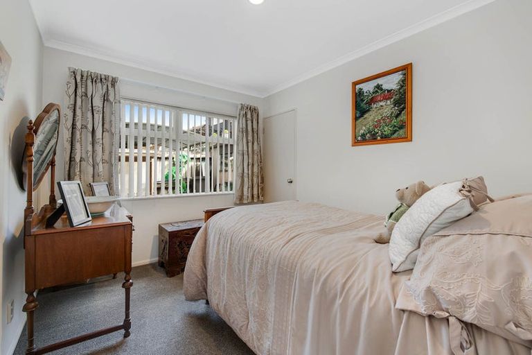 Photo of property in 18 Chesterfield Way, Orewa, 0931