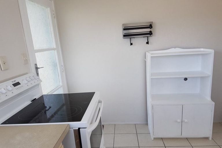 Photo of property in 2/211 Forrest Hill Road, Forrest Hill, Auckland, 0620