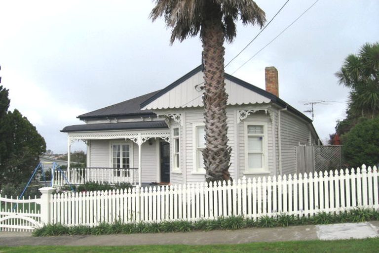 Photo of property in 23 Huka Road, Birkenhead, Auckland, 0626