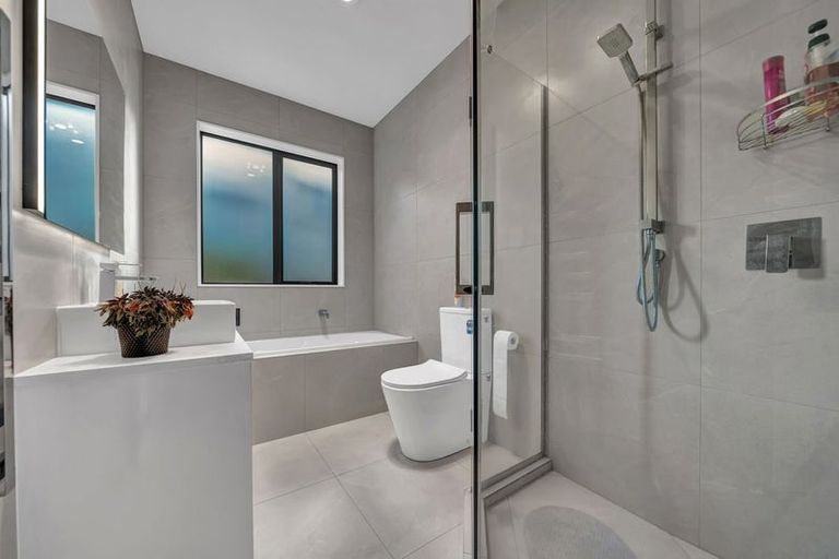 Photo of property in 13 James Elliot Way, Pokeno, 2402