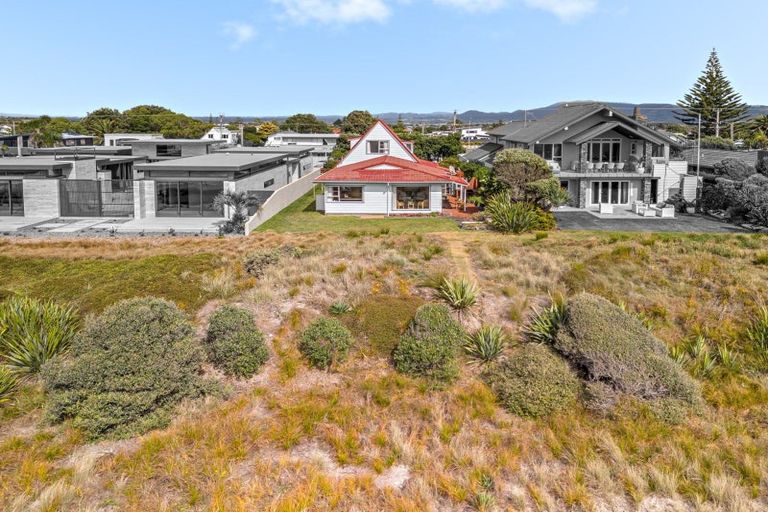 Photo of property in 75 Karewa Parade, Papamoa Beach, Papamoa, 3118