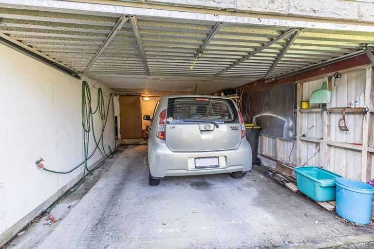 Photo of property in 16 Stewart Drive, Newlands, Wellington, 6037