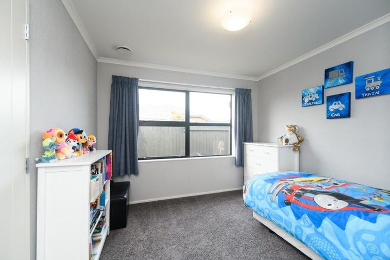Photo of property in 6 Nevada Way, Kelvin Grove, Palmerston North, 4414