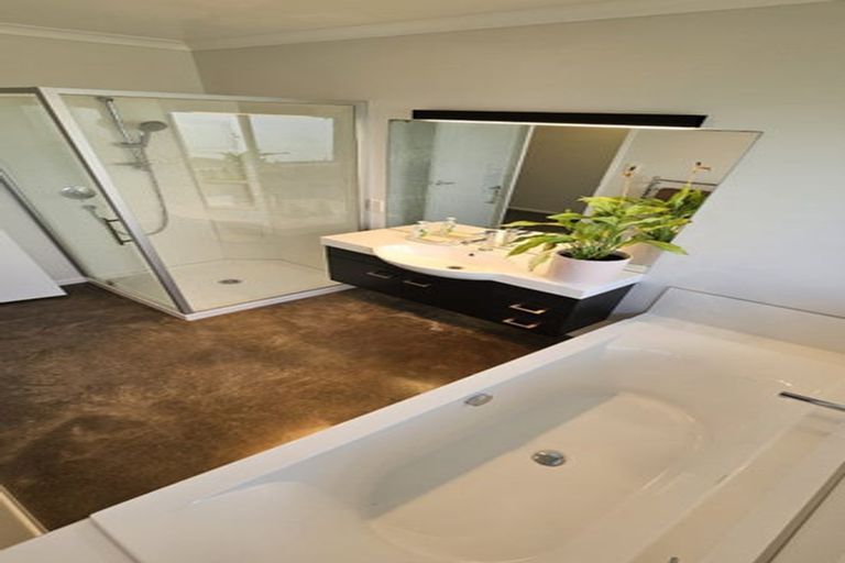 Photo of property in 13 Birdie Lane, Waiwhakaiho, New Plymouth, 4312