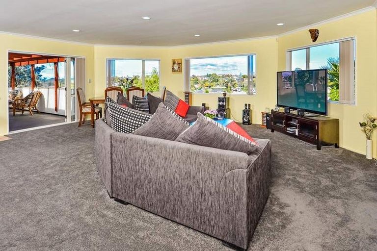 Photo of property in 16 Caversham Drive, Torbay, Auckland, 0630