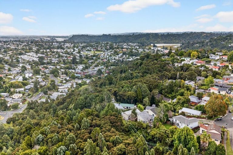 Photo of property in 2/39 Brunton Place, Glenfield, Auckland, 0629