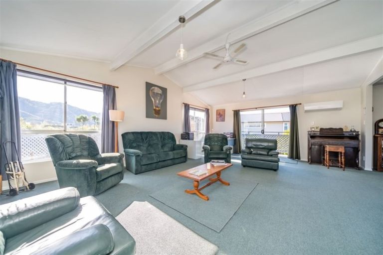 Photo of property in 35 Clouston Park Road, Clouston Park, Upper Hutt, 5018