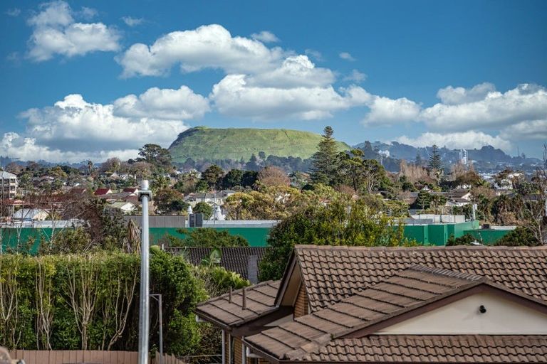 Photo of property in 1/3 Benygloe Place, Highland Park, Auckland, 2010