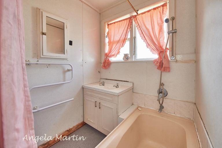 Photo of property in 15 Avon Terrace, Roslyn, Palmerston North, 4414