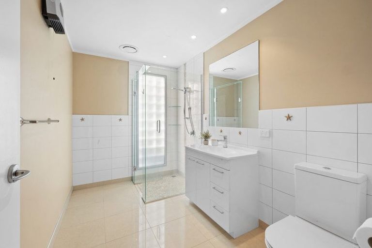 Photo of property in 100 Elsham Road, Lepperton, New Plymouth, 4373