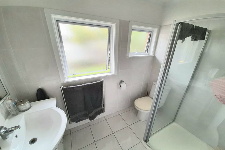 Photo of property in 2/5 Whitby Crescent, Mairangi Bay, Auckland, 0630