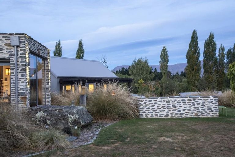 Photo of property in 34 Mountain View Road, Dalefield, Queenstown, 9371
