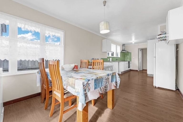 Photo of property in 11 Netherlands Avenue, Kelston, Auckland, 0602