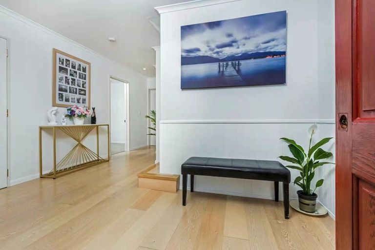 Photo of property in 18 St Clair Place, Browns Bay, Auckland, 0630