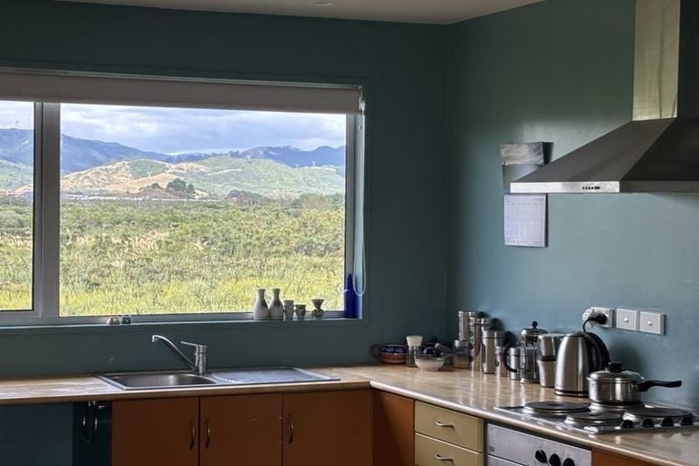 Photo of property in 17 Freyberg Crescent, Waikanae Beach, Waikanae, 5036