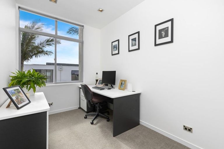 Photo of property in 2 Taumata Road, Castor Bay, Auckland, 0620