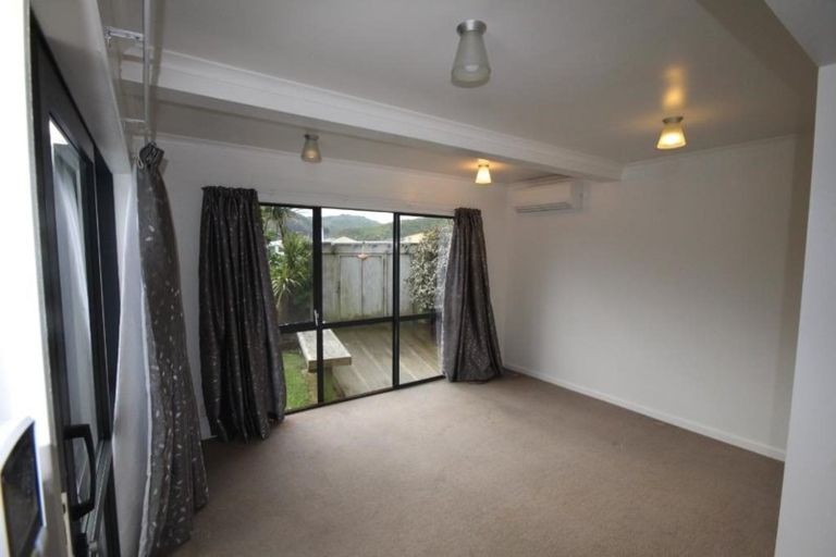 Photo of property in 77a Frobisher Street, Island Bay, Wellington, 6023