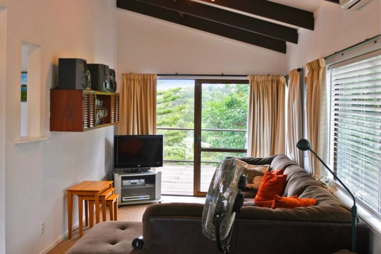 Photo of property in 3 Leigh Road, Leigh, 0985