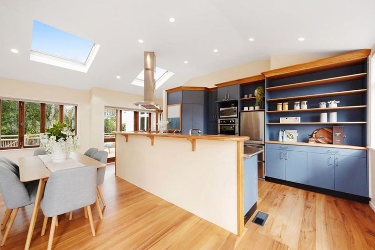 Photo of property in 22 Homewood Crescent, Karori, Wellington, 6012