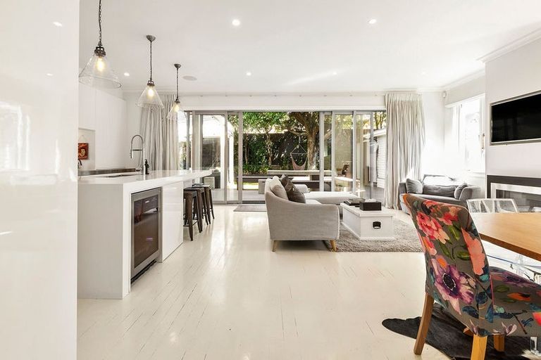 Photo of property in 2 Katherine Avenue, Thorndon, Wellington, 6011