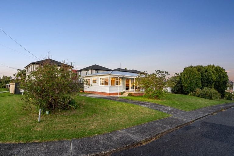 Photo of property in 106 Eversleigh Road, Belmont, Auckland, 0622