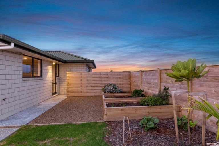 Photo of property in 1 Kia Kaha Drive, Snells Beach, 0920