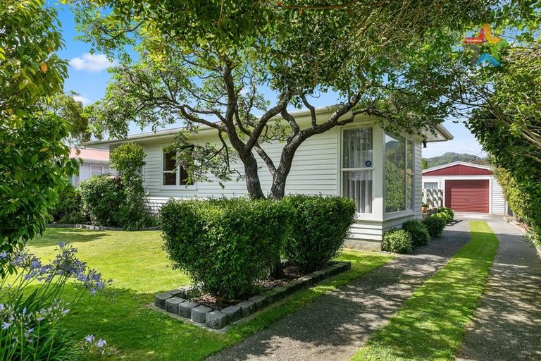 Photo of property in 4 Mimihau Grove, Wainuiomata, Lower Hutt, 5014