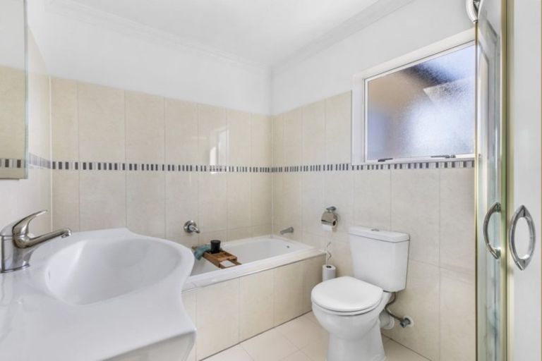 Photo of property in 20a Sutton Crescent, Papakura, 2110