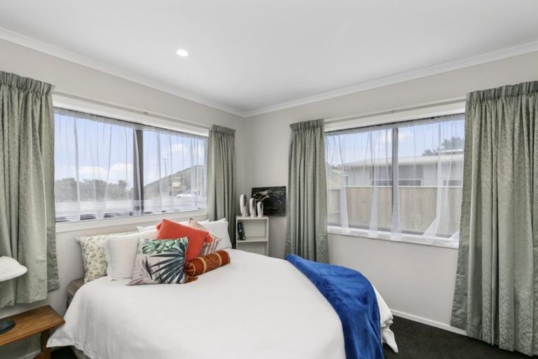 Photo of property in 9b Epic Way, Newlands, Wellington, 6037