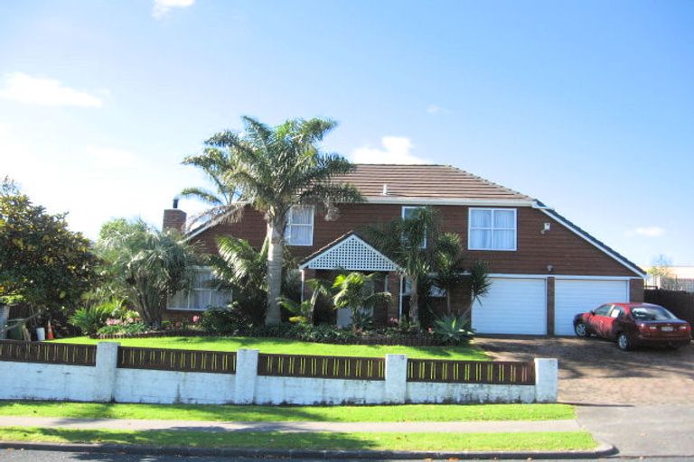 Photo of property in 3 Charles Prevost Drive, The Gardens, Auckland, 2105