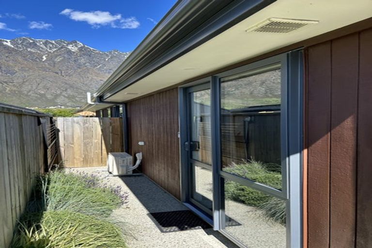 Photo of property in 21 Bale Road, Jacks Point, 9371