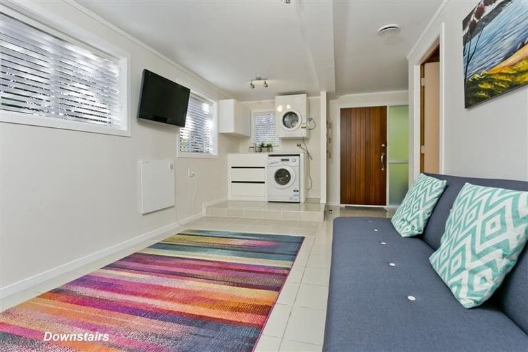 Photo of property in 28 Lavery Place, Sunnynook, Auckland, 0632