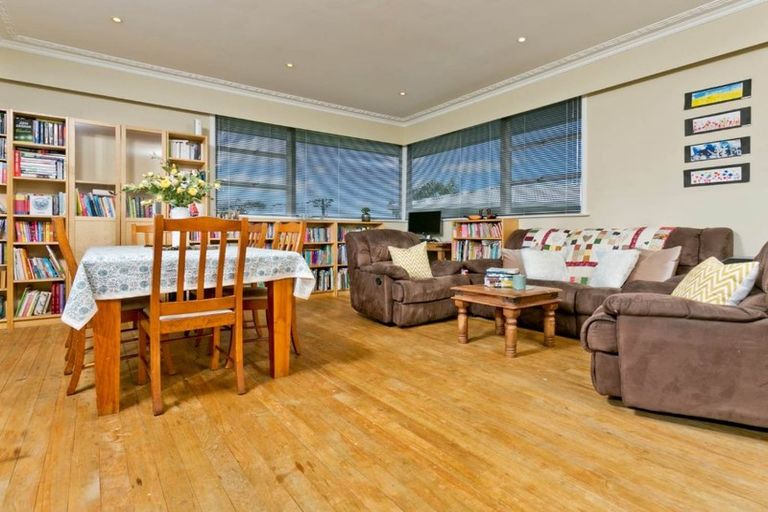 Photo of property in 1/1 Tudor Place, Mairangi Bay, Auckland, 0630