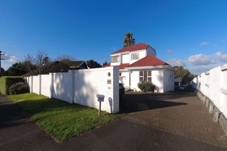 Photo of property in 218 Hillcrest Road, Hillcrest, Hamilton, 3216