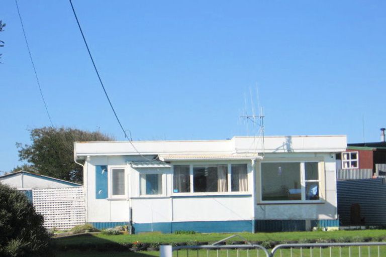 Photo of property in 20 Andresen Street, Foxton Beach, Foxton, 4815